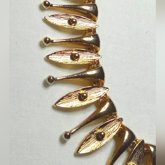 VINTAGE GOLD TONE SARAH COVENTRY NECKLACE - Picture 5 of 5